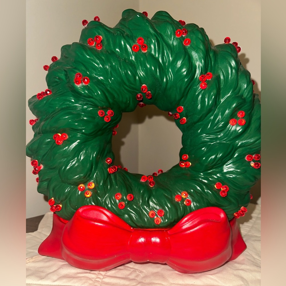 Vintage Light Up Ceramic Christmas Wreath with Bow Base